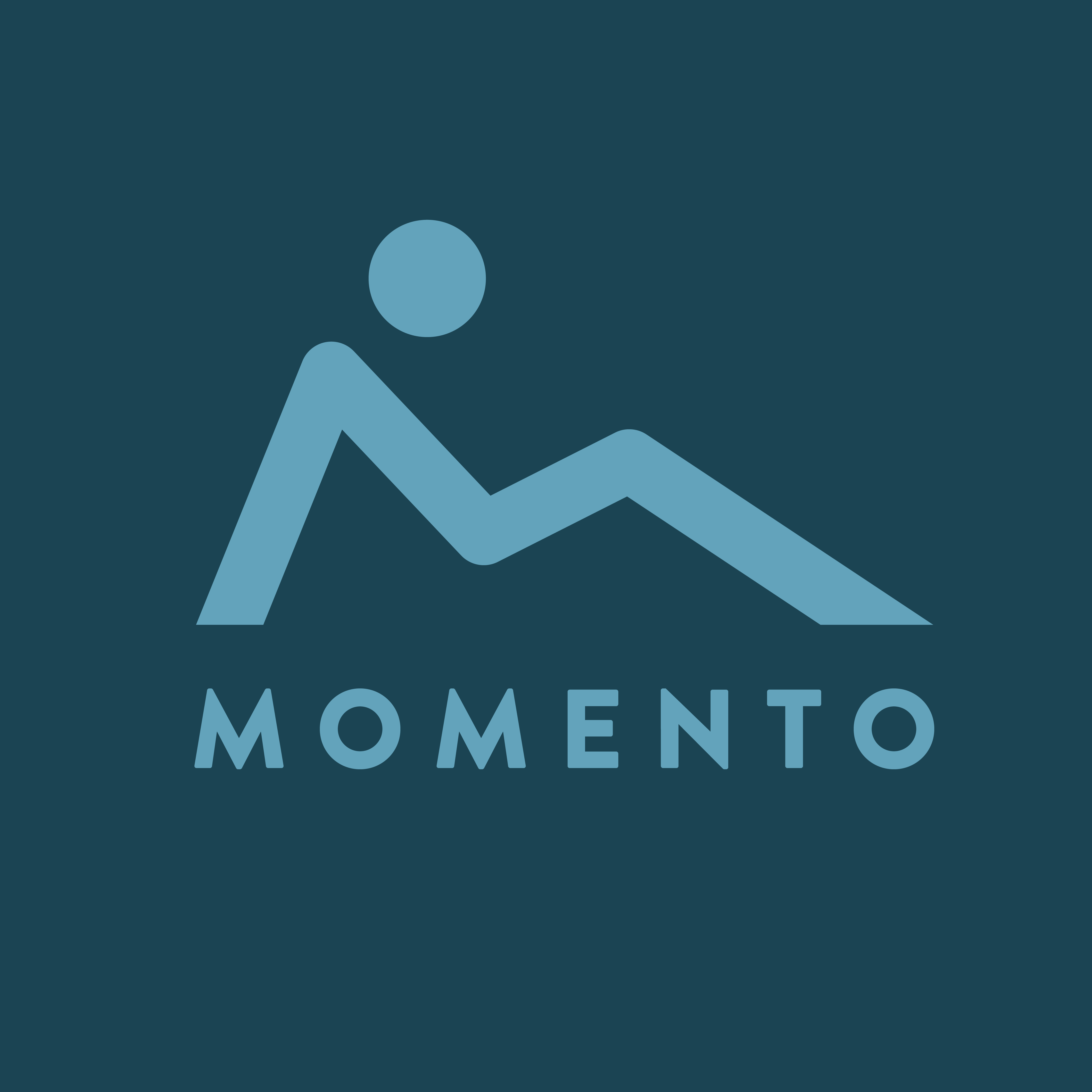 Logo kampeerclub momento