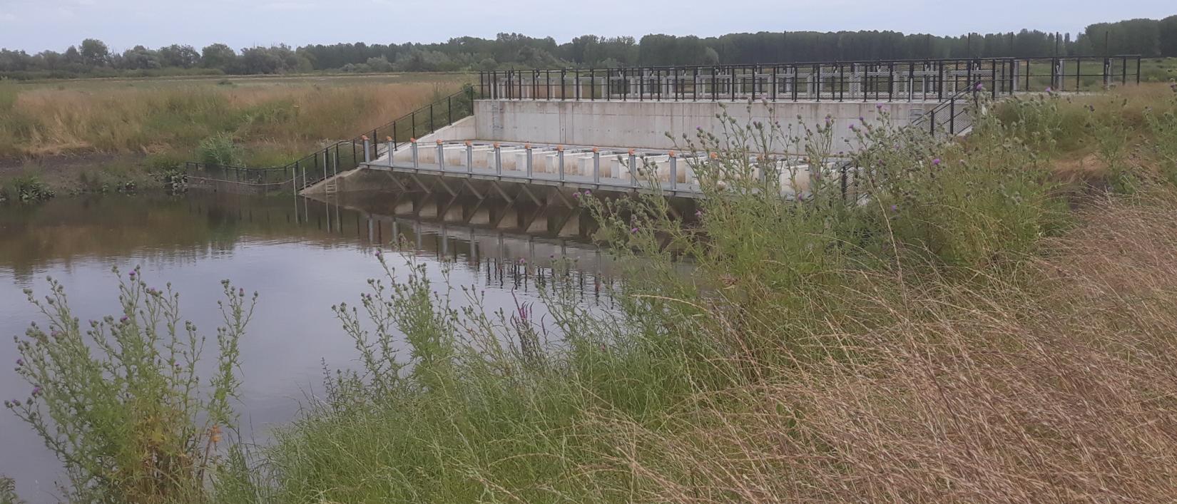 In- en uitwateringssluis