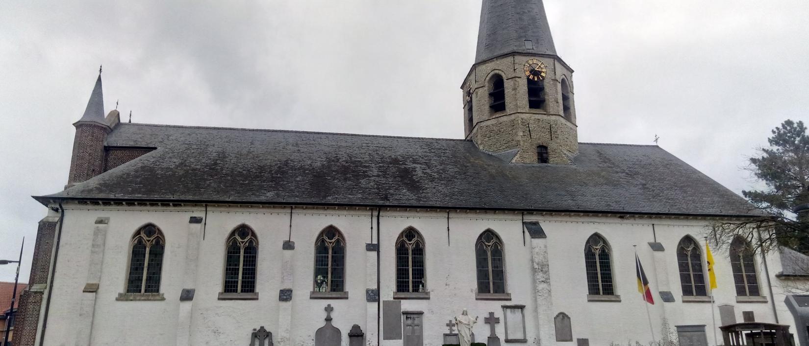 de Sint-Medarduskerk in het centrum van Ursel