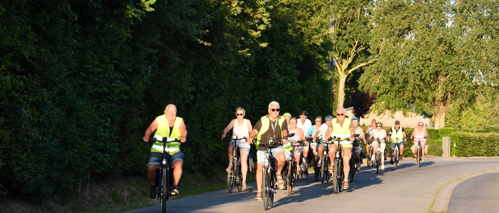 fietstochten langs veelal landelijke wegen 