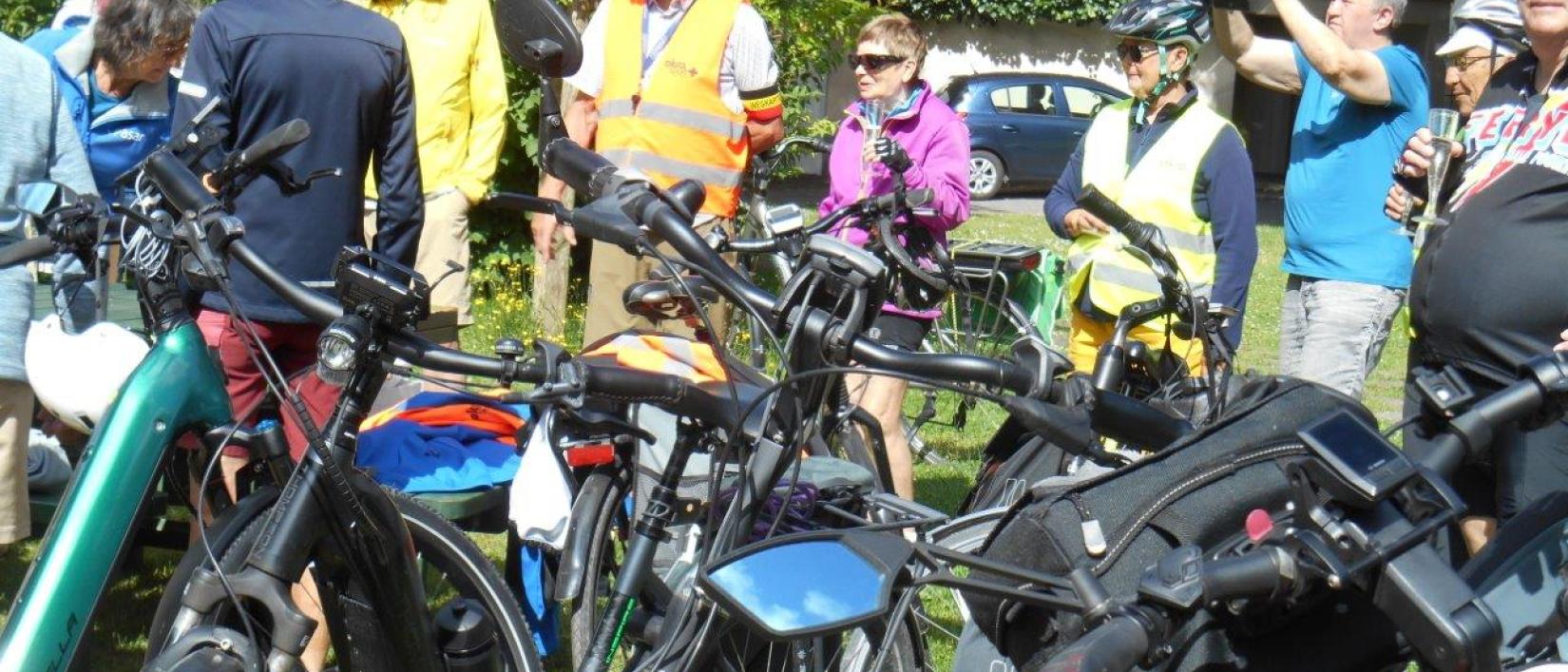 Even pauzeren tijdens onze jaarlijkse dagfietstocht .