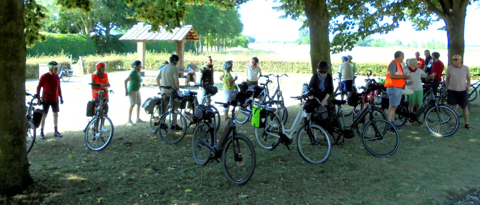 Fietsers van Pasar Zemst nemen rustpauze