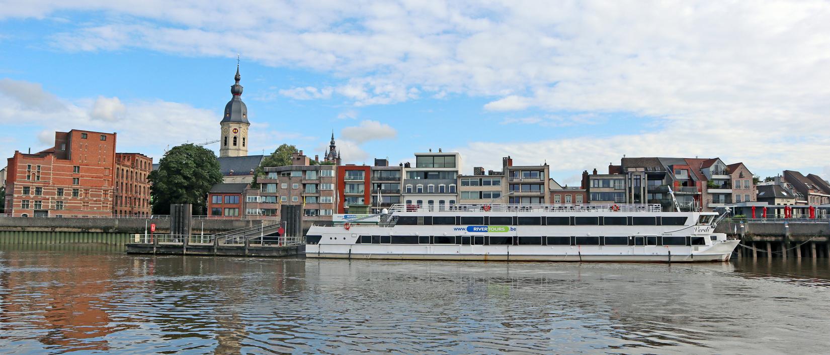 Foto Temse met boot Verdi.
