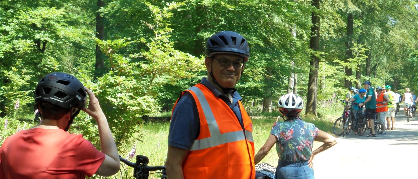 De leider van de fietstocht