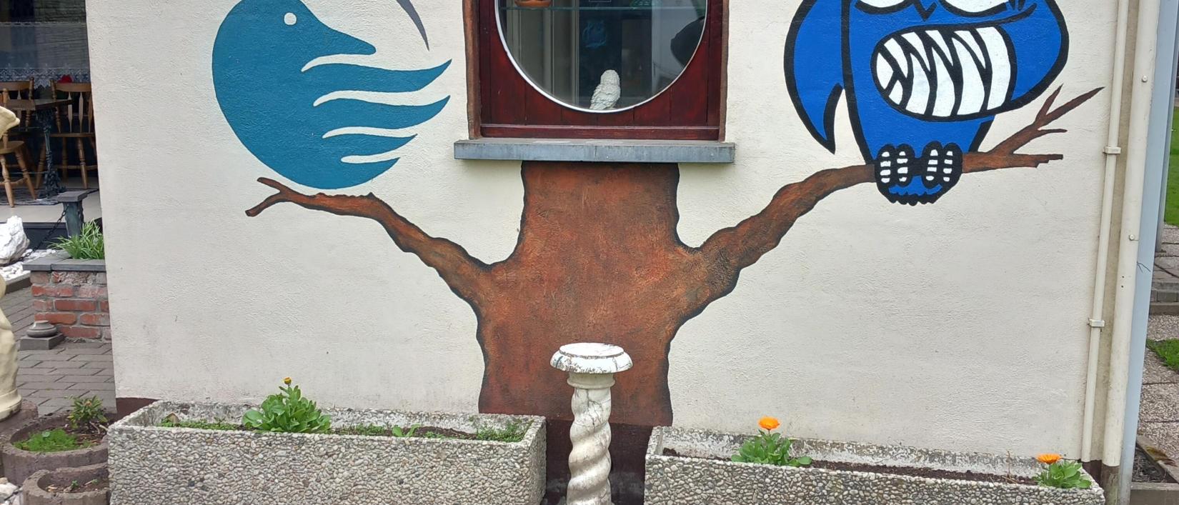 Muurschildering in het Vogelopvangcentrum in Malderen.