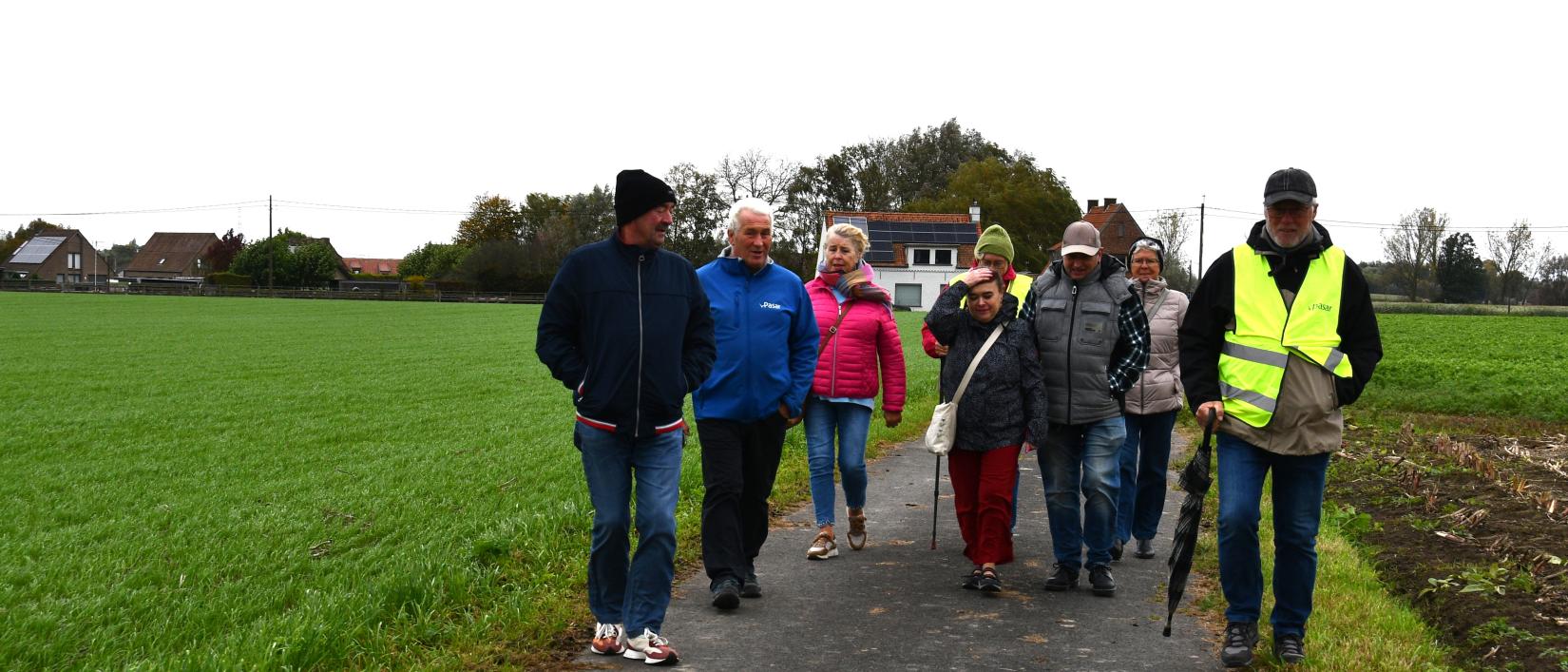 wandelen langs veelal trage wegen. 
