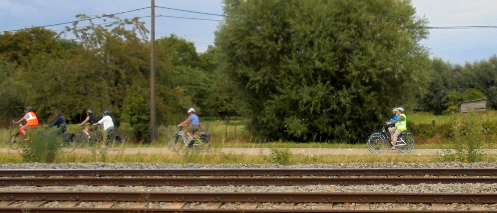 Fietsen langs de spoorweg