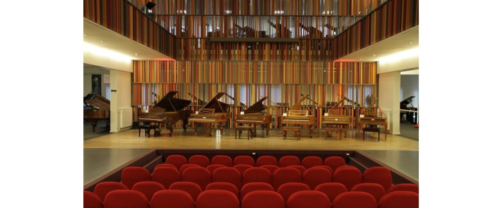 Toonzaal piano's Maene