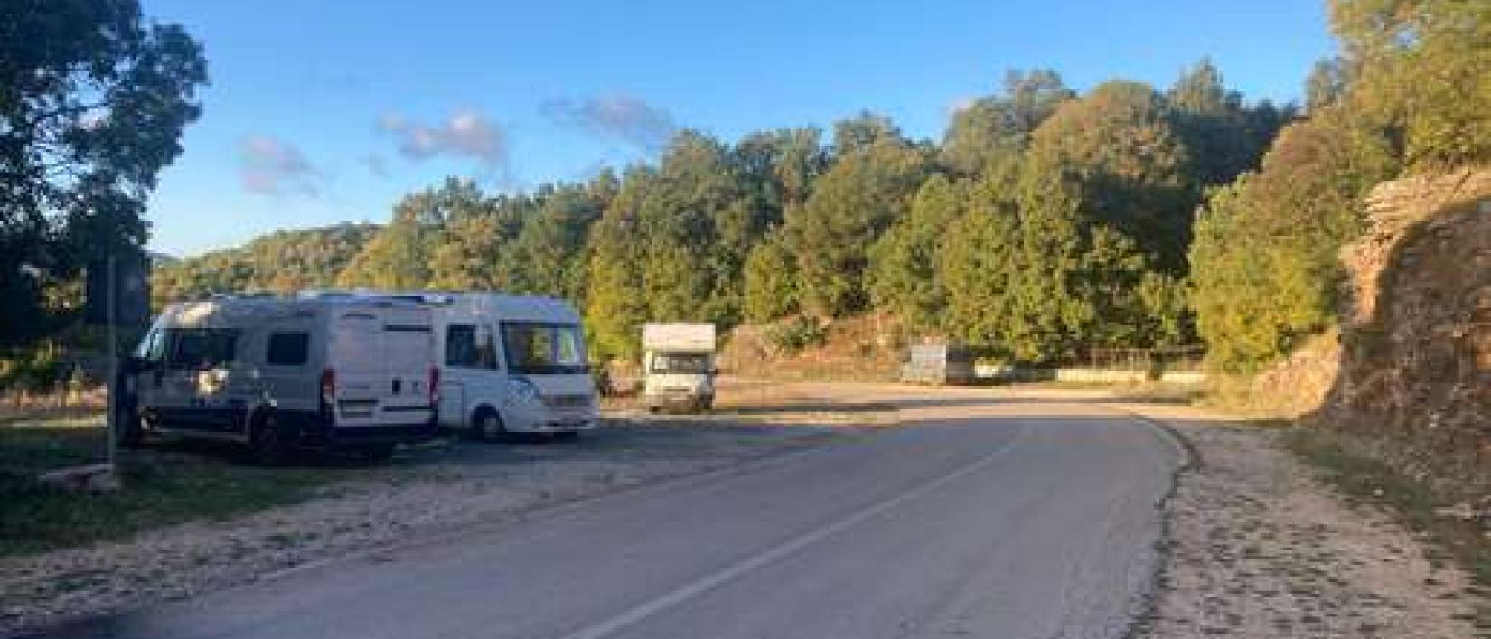 Hoofdfoto Parkplatz am Ortseingang von Monodentri