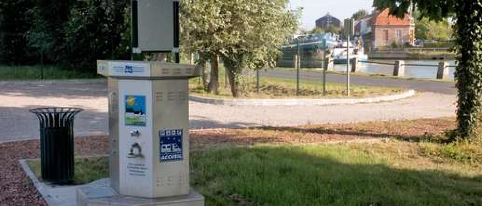 Hoofdfoto Aire de Camping-Car Watten, in de kop staat als plaatsnaam WATEN ipv WATTEN