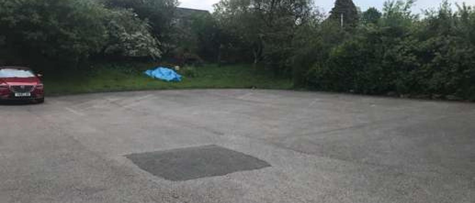 Hoofdfoto The Sun Inn, please note slope entrance to car park and advisable to have chocks with them.