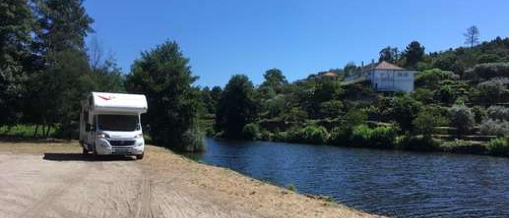 Hoofdfoto Parking Fornos Gare nabij Rio Mondego