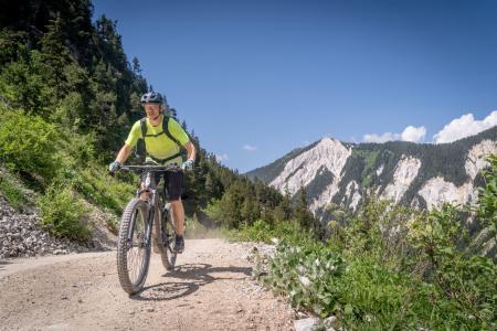 mountainbike in de Alpen