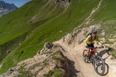 mountainbike in de Alpen