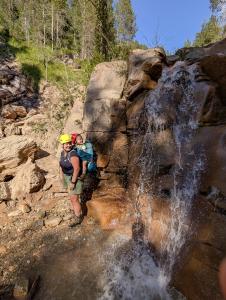 Verkoeling aan de watervalletjes
