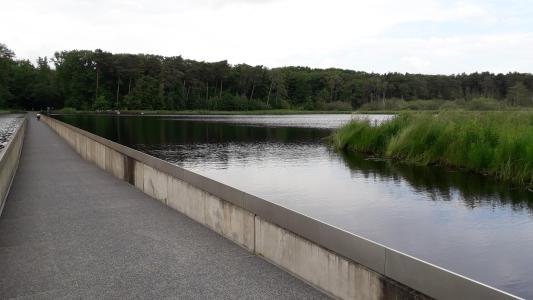 Wandelen door het water