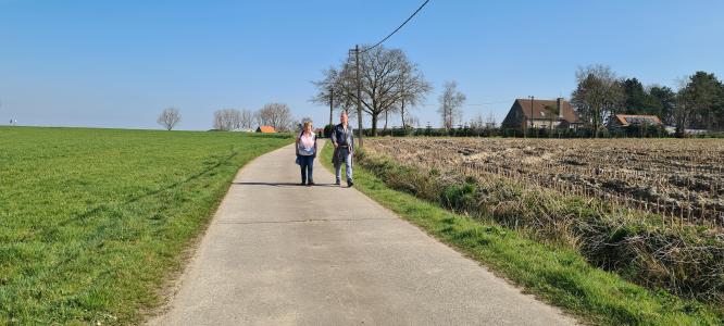 Wandelen op de Oude Gentweg te Adegem