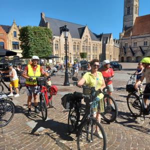 Afsluiting van een perfecte uitstap met een toffe bende . Zeer geslaagde 11 juli fietstocht .