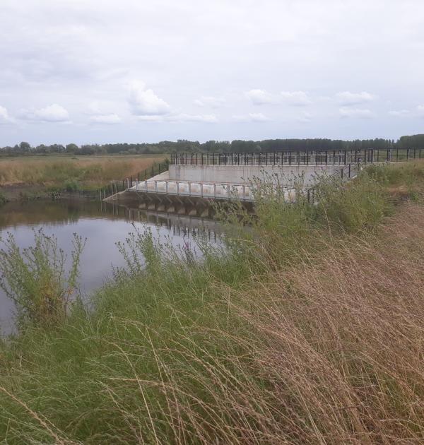 In- en uitwateringssluis