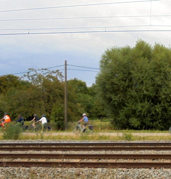Fietsen langs de spoorweg