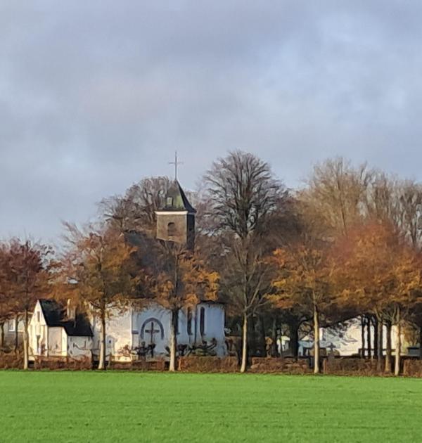 Zicht op Sint-Jan-de-Doperkerk, Sint-Jan-in-Eremo