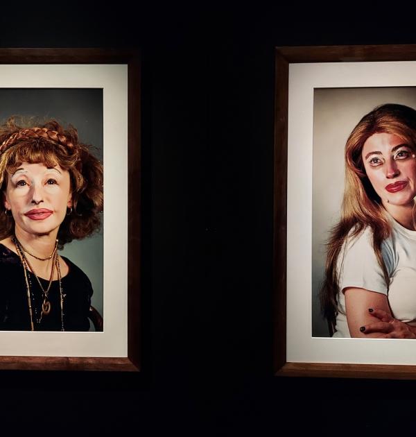 Toepassing van make up : tweemaal dezelfde vrouw, jong en oud