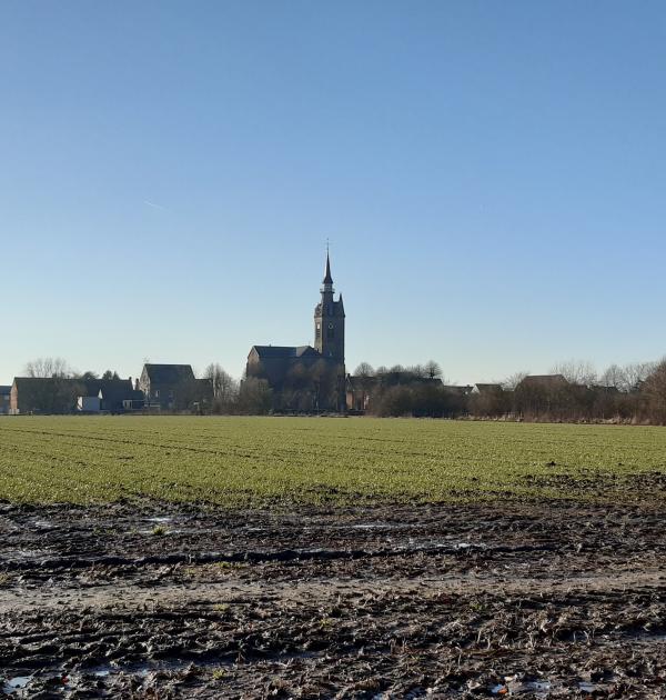 Zicht op de kerk van Doomkerke