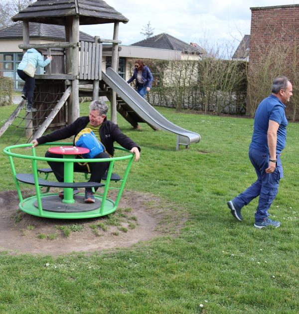 Genieten op het speelpleintje 