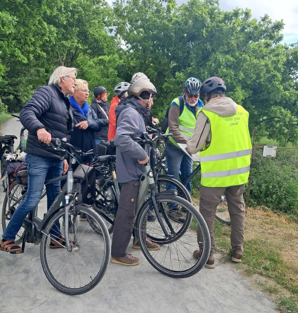 Kijken naar Villa Zonneschijn te Astene