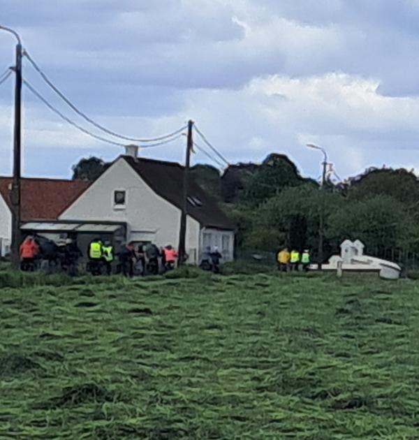 Op weg tussen Meigem en Nevele
