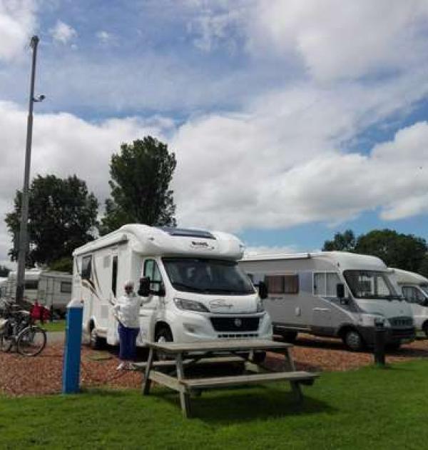 Hoofdfoto Stichting de Nieuwe Leeuwarder Jachthaven, camperlocatie