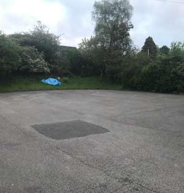 Hoofdfoto The Sun Inn,  please note slope entrance to car park and advisable to have chocks with them.