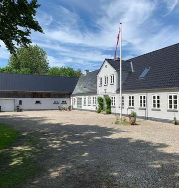 Hoofdfoto Ladegårdskov, Stine & Torben Sprenger