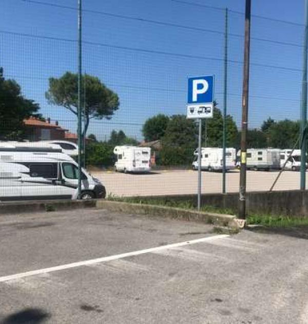 Hoofdfoto Parcheggio Sterrato Camper Sirmione
