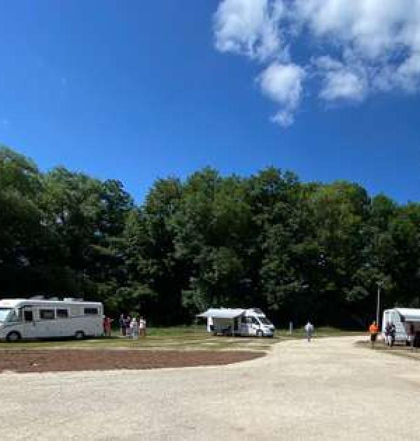 Hoofdfoto Wohnmobilstellplatz „Am Schloss Rosenau"